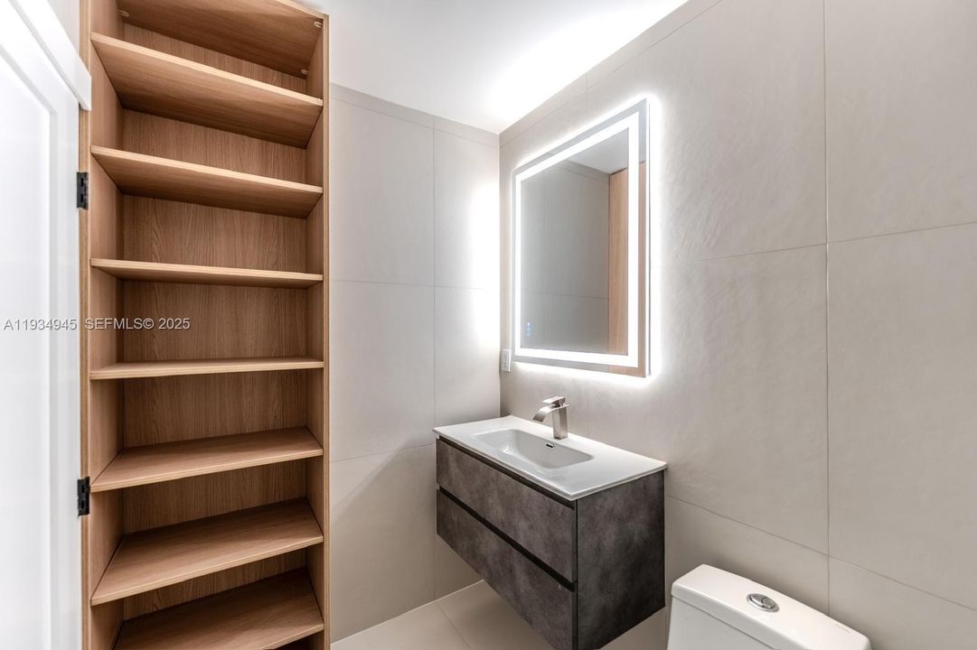 For Sale: $1,825,000 (3 beds, 3 baths, 1551 Square Feet)