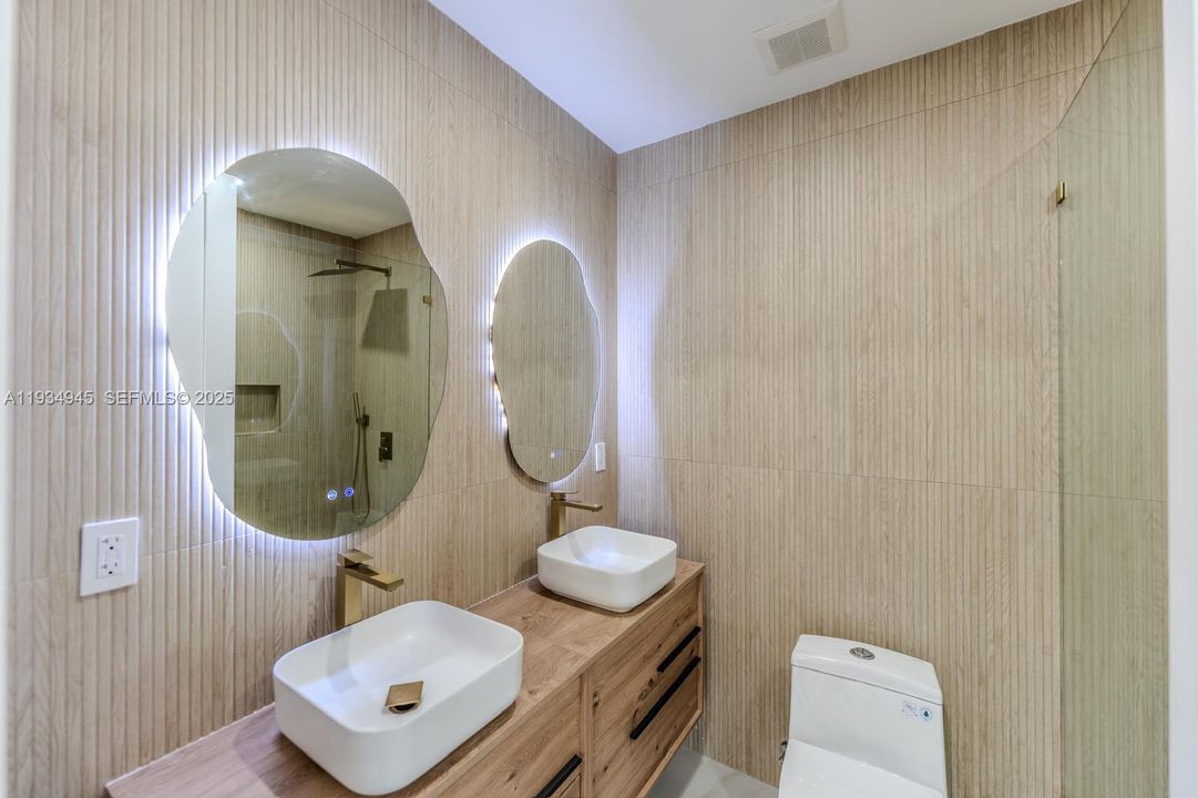 For Sale: $1,825,000 (3 beds, 3 baths, 1551 Square Feet)