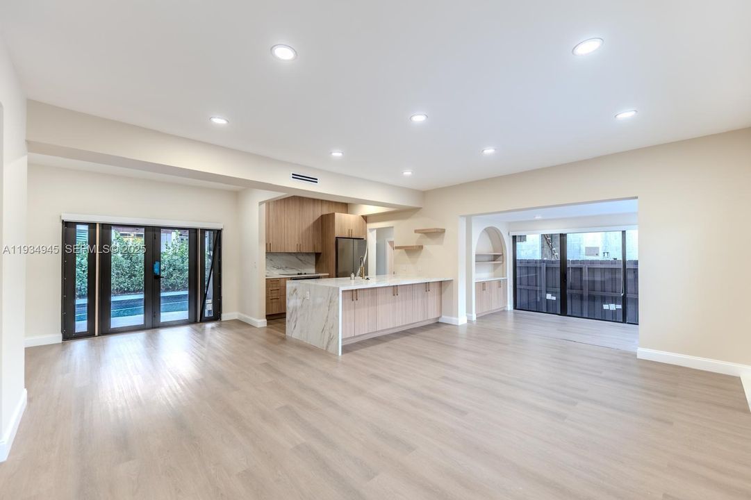 For Sale: $1,825,000 (3 beds, 3 baths, 1551 Square Feet)