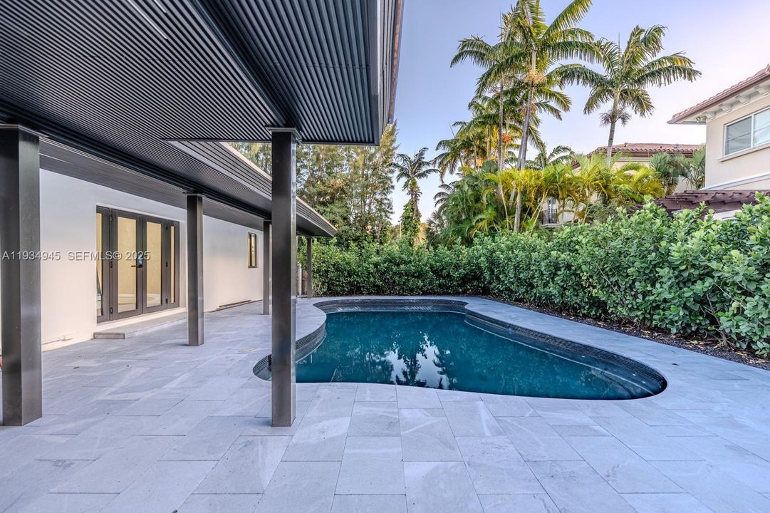 For Sale: $1,825,000 (3 beds, 3 baths, 1551 Square Feet)