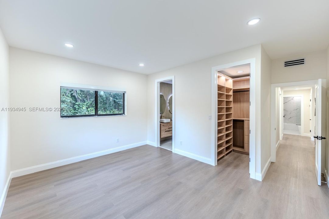 For Sale: $1,825,000 (3 beds, 3 baths, 1551 Square Feet)