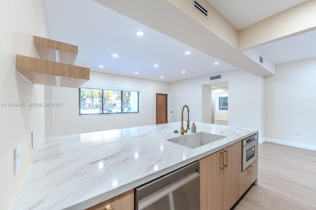 For Sale: $1,825,000 (3 beds, 3 baths, 1551 Square Feet)