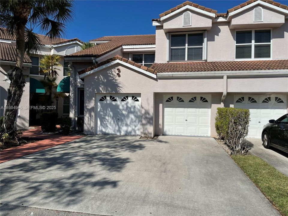 For Rent: $2,750 (2 beds, 2 baths, 1342 Square Feet)