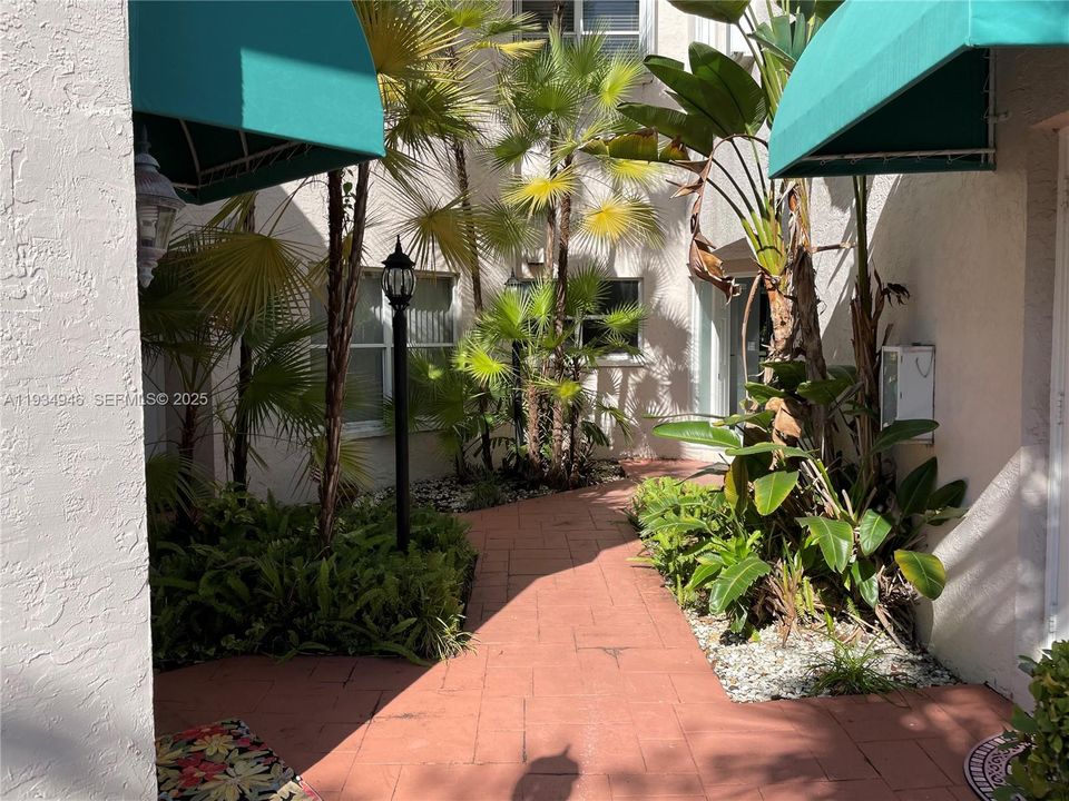 For Rent: $2,750 (2 beds, 2 baths, 1342 Square Feet)