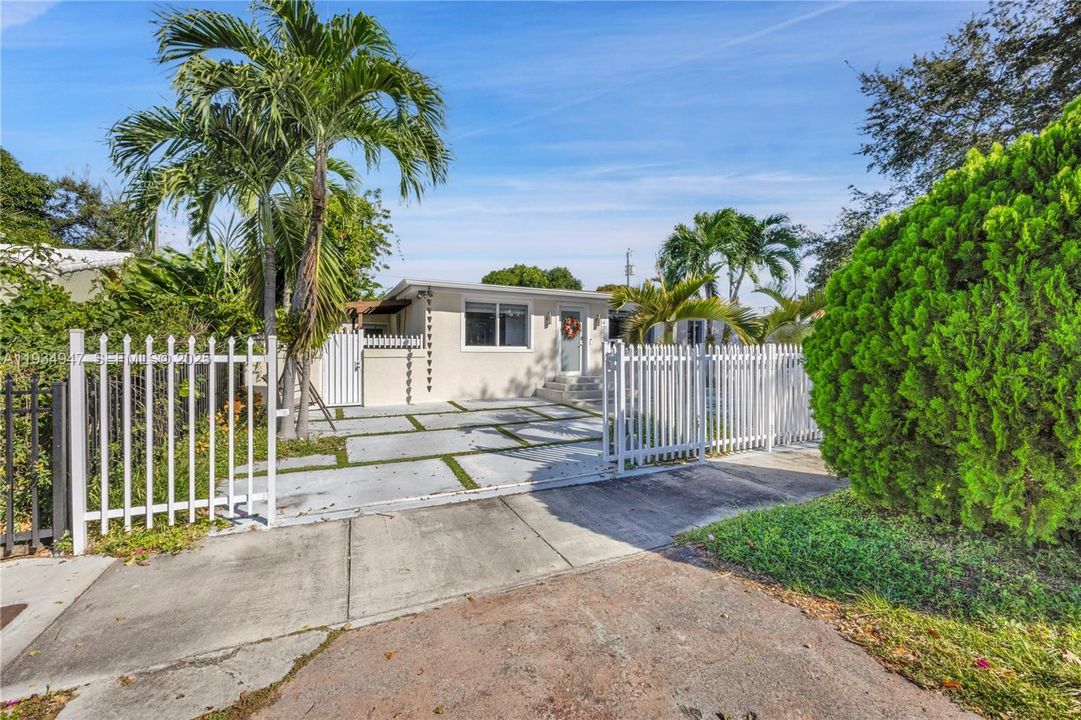 For Rent: $4,500 (3 beds, 2 baths, 2030 Square Feet)