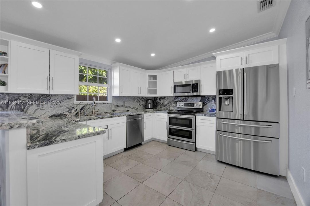 For Rent: $4,500 (3 beds, 2 baths, 2030 Square Feet)