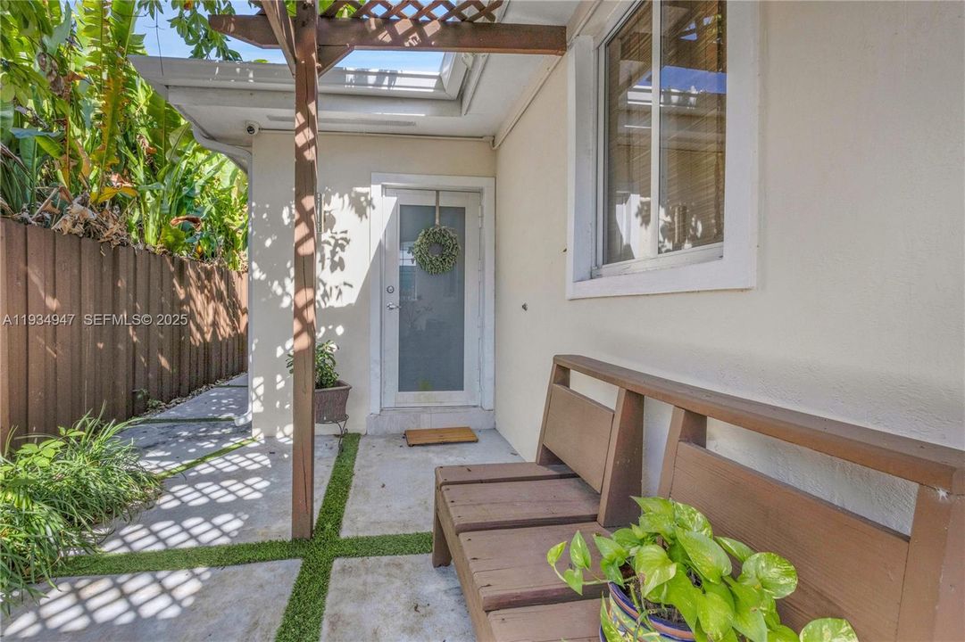 For Rent: $4,500 (3 beds, 2 baths, 2030 Square Feet)