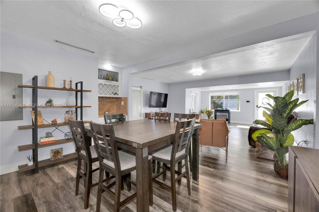 For Rent: $4,500 (3 beds, 2 baths, 2030 Square Feet)