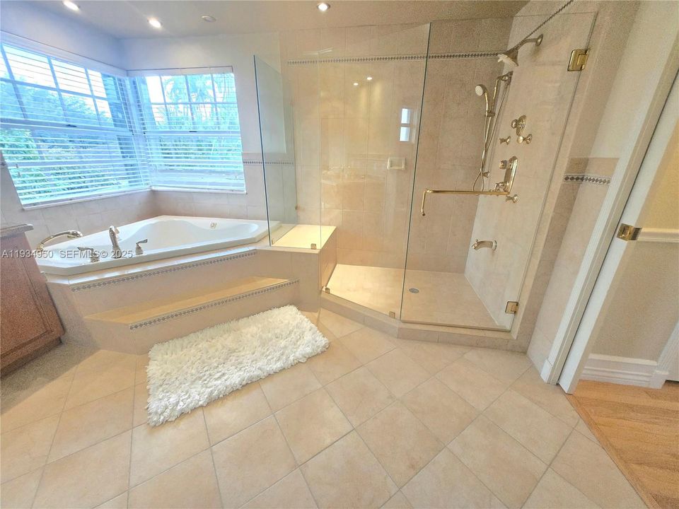 На продажу: $1,350,000 (5 спален, 3 ванн, 3767 Квадратных фут)