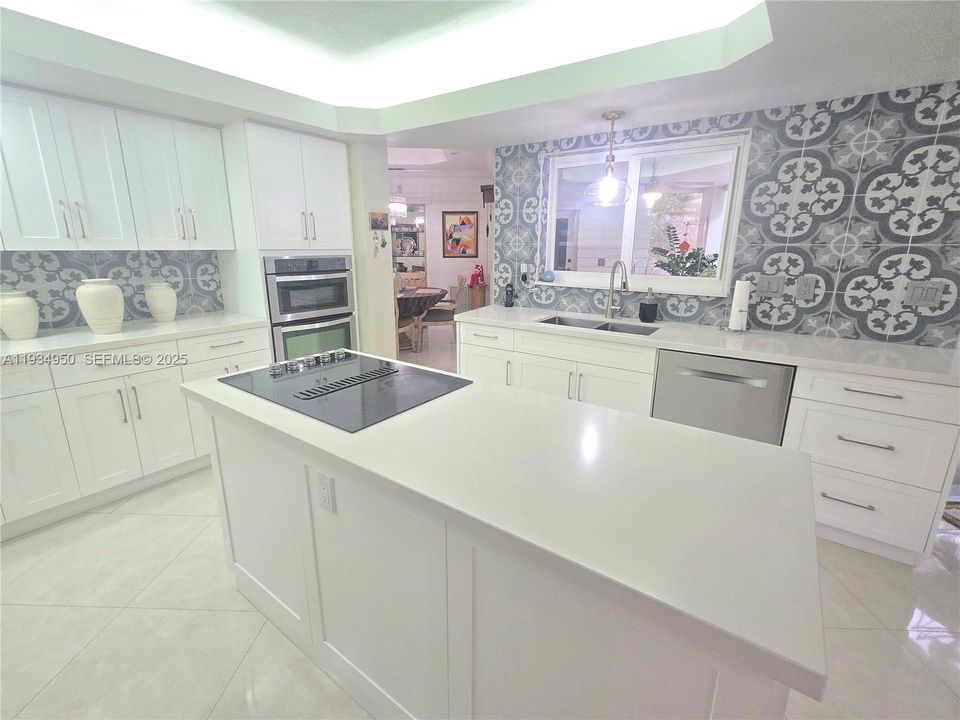 На продажу: $1,350,000 (5 спален, 3 ванн, 3767 Квадратных фут)