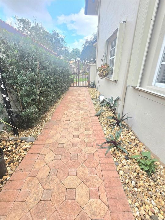 На продажу: $1,350,000 (5 спален, 3 ванн, 3767 Квадратных фут)