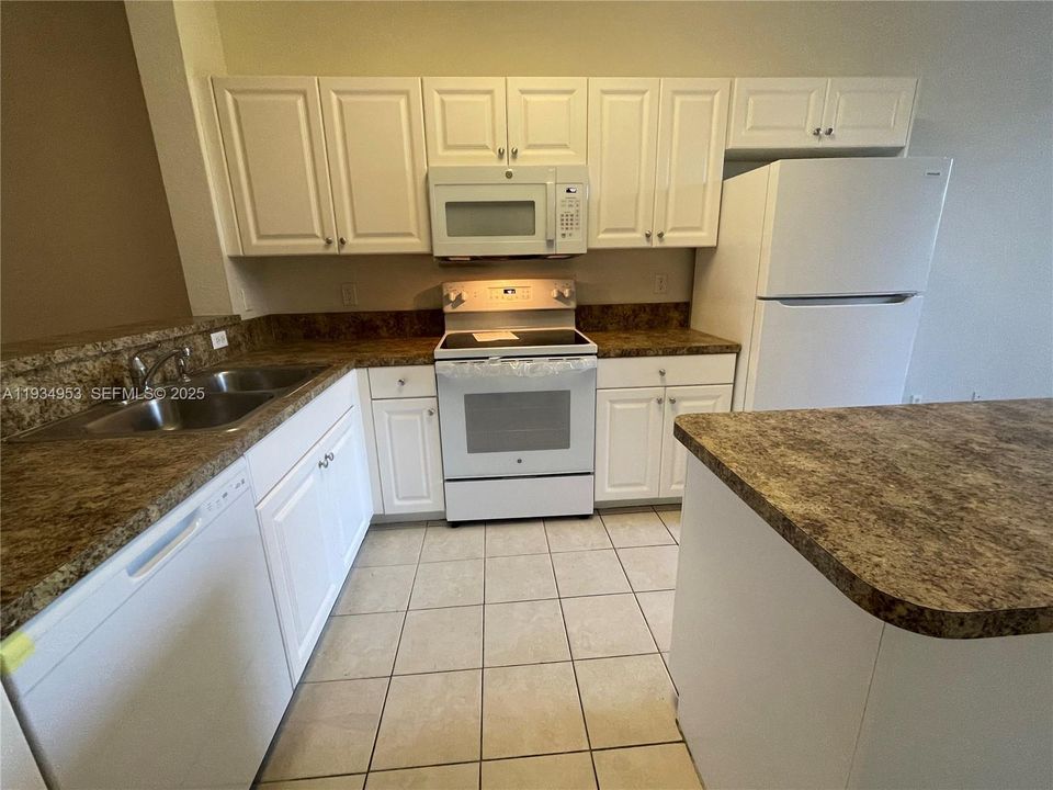 待售: $265,000 (3 贝兹, 2 浴室, 1318 平方英尺)