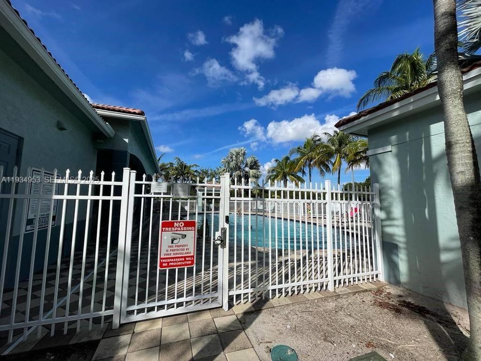 待售: $265,000 (3 贝兹, 2 浴室, 1318 平方英尺)