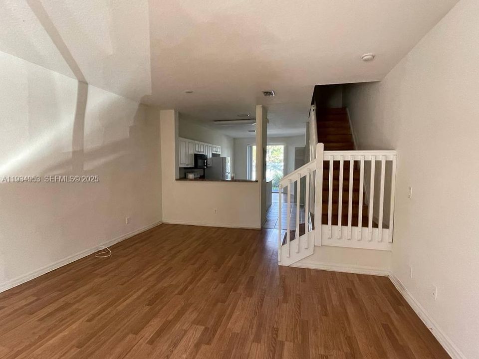 待售: $265,000 (3 贝兹, 2 浴室, 1318 平方英尺)