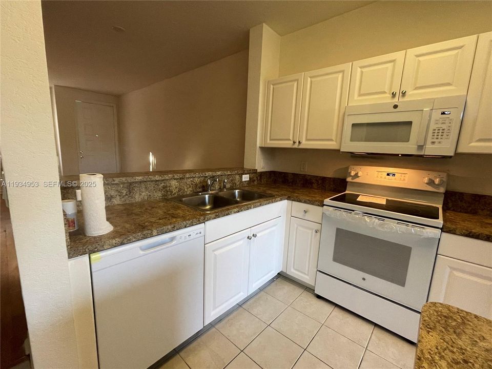 待售: $265,000 (3 贝兹, 2 浴室, 1318 平方英尺)