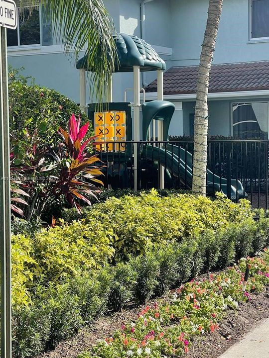 待售: $265,000 (3 贝兹, 2 浴室, 1318 平方英尺)