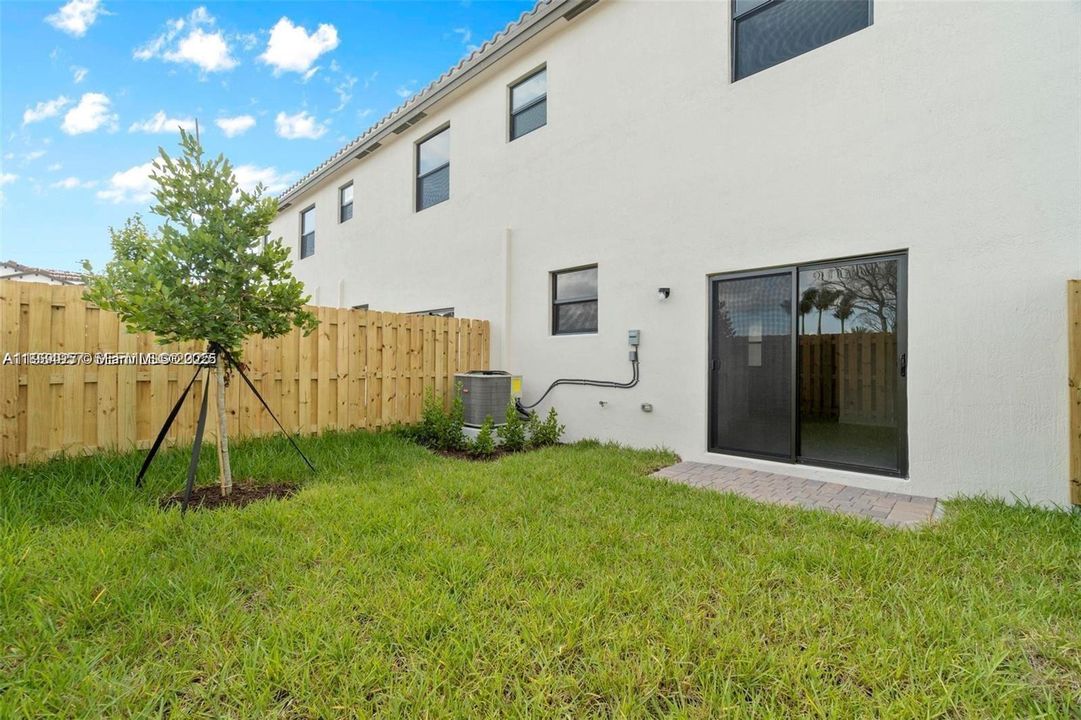 В аренду: $2,850 (3 спален, 2 ванн, 1442 Квадратных фут)