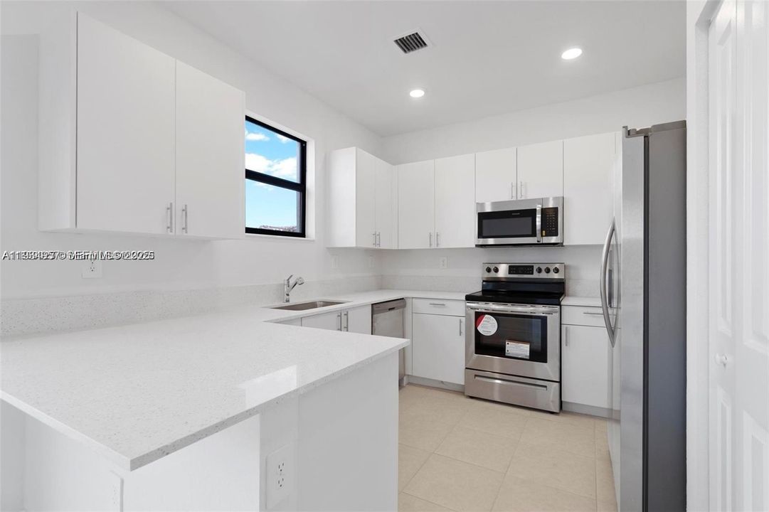 В аренду: $2,850 (3 спален, 2 ванн, 1442 Квадратных фут)