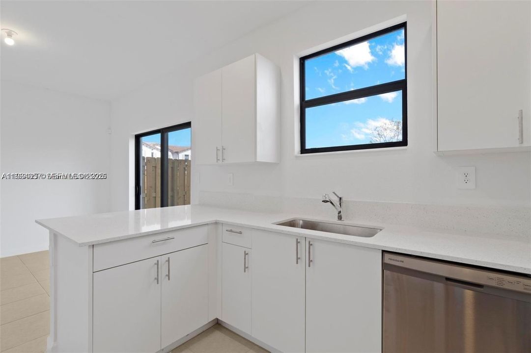 В аренду: $2,850 (3 спален, 2 ванн, 1442 Квадратных фут)