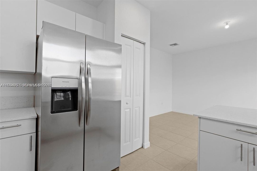 В аренду: $2,850 (3 спален, 2 ванн, 1442 Квадратных фут)