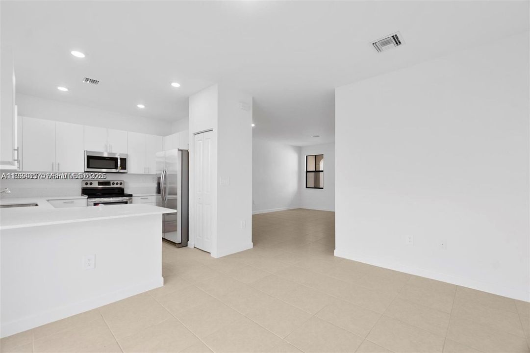 В аренду: $2,850 (3 спален, 2 ванн, 1442 Квадратных фут)