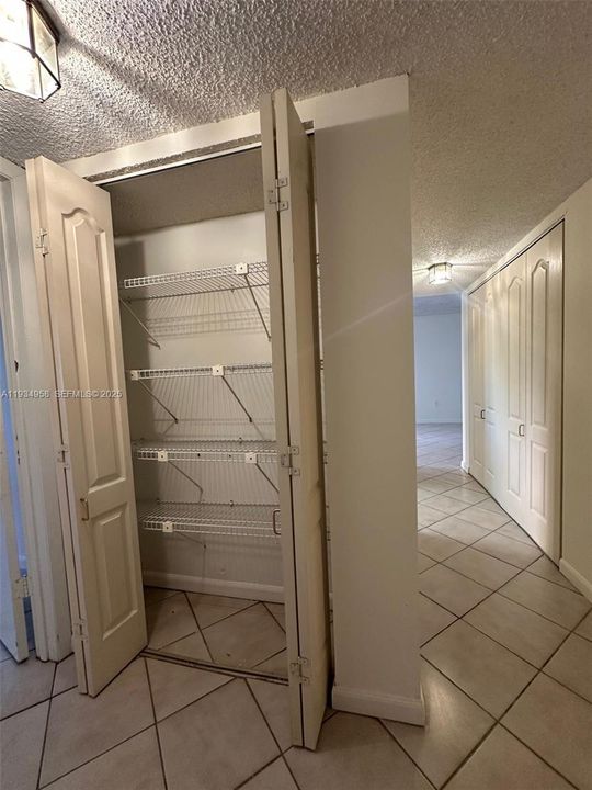 出租: $2,100 (2 贝兹, 1 浴室, 946 平方英尺)