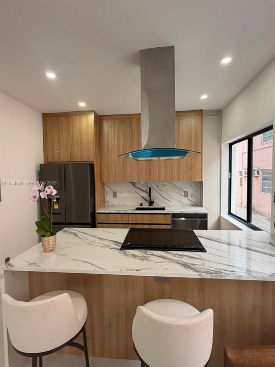 В аренду: $2,500 (2 спален, 1 ванн, 735 Квадратных фут)