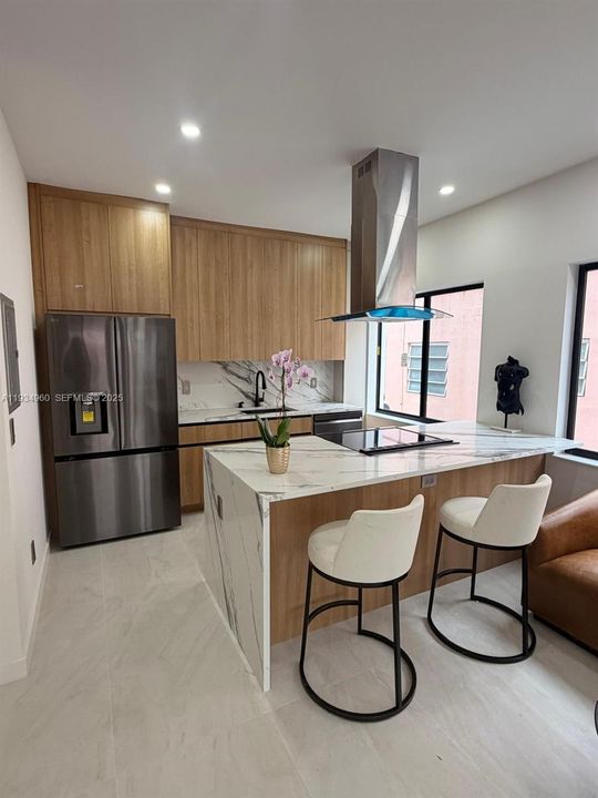 В аренду: $2,500 (2 спален, 1 ванн, 735 Квадратных фут)