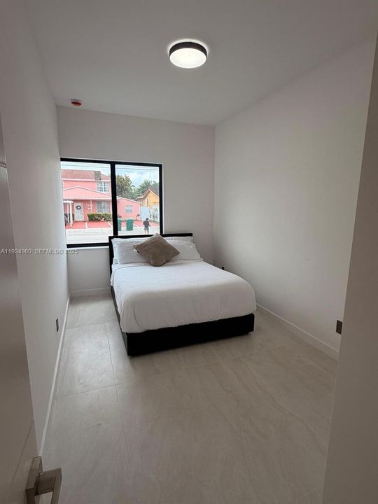 В аренду: $2,500 (2 спален, 1 ванн, 735 Квадратных фут)