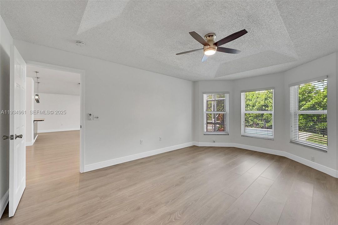 待售: $700,000 (3 贝兹, 2 浴室, 1842 平方英尺)