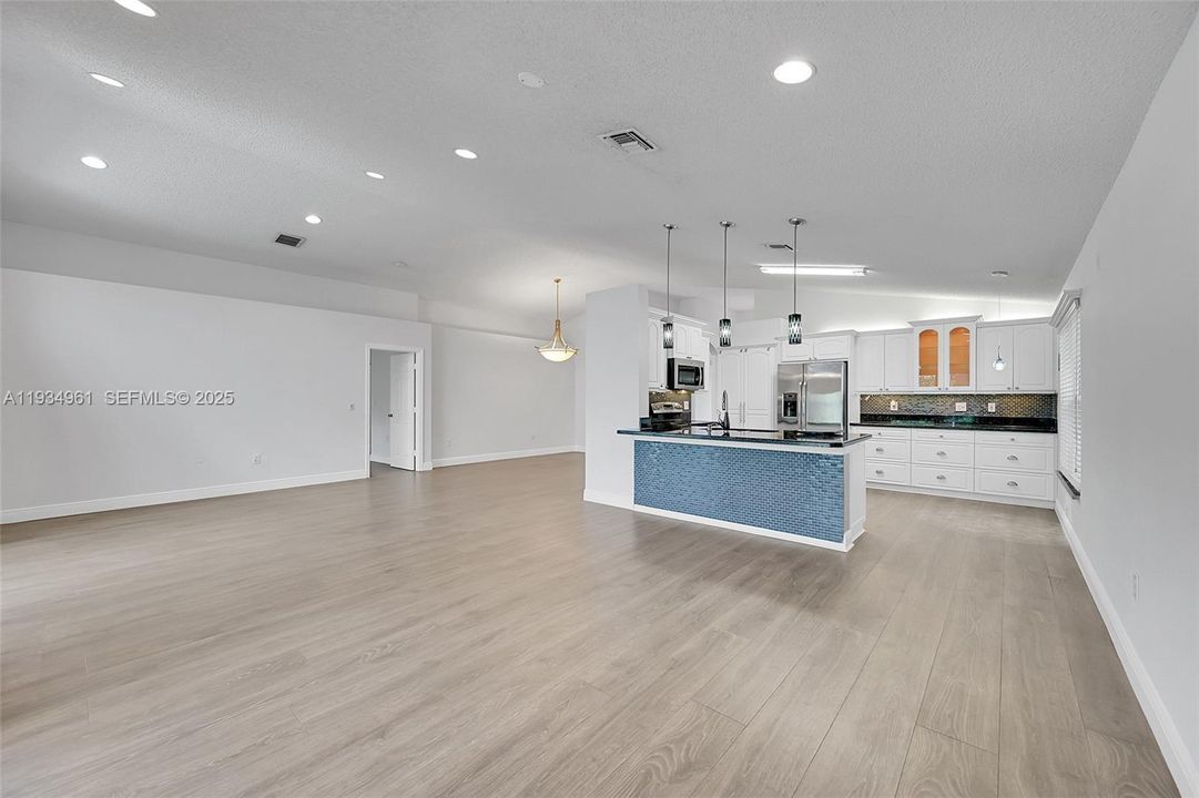 待售: $700,000 (3 贝兹, 2 浴室, 1842 平方英尺)