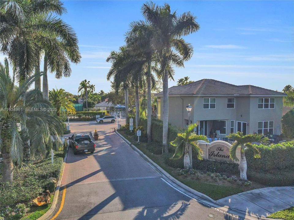 待售: $700,000 (3 贝兹, 2 浴室, 1842 平方英尺)