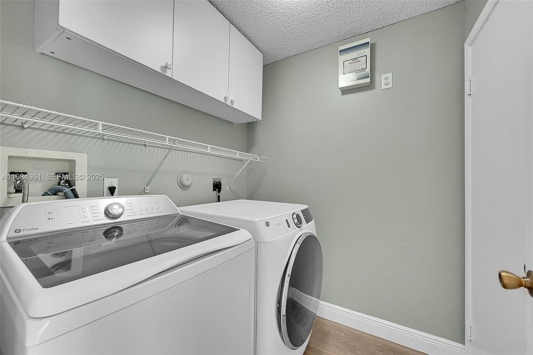 待售: $700,000 (3 贝兹, 2 浴室, 1842 平方英尺)