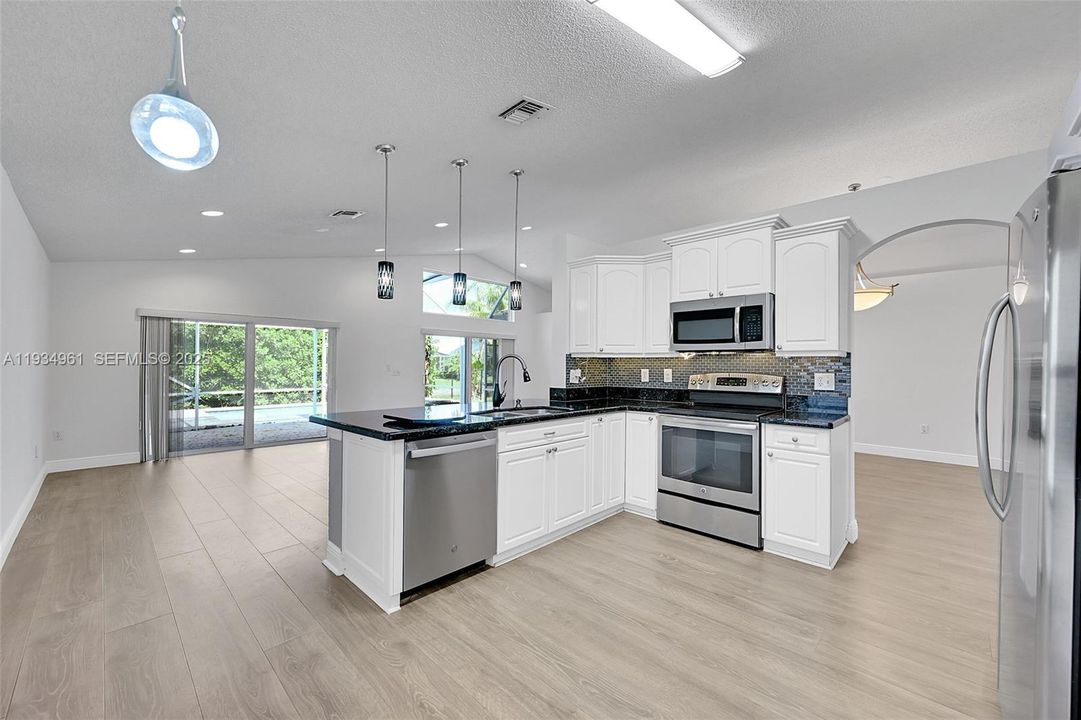 待售: $700,000 (3 贝兹, 2 浴室, 1842 平方英尺)