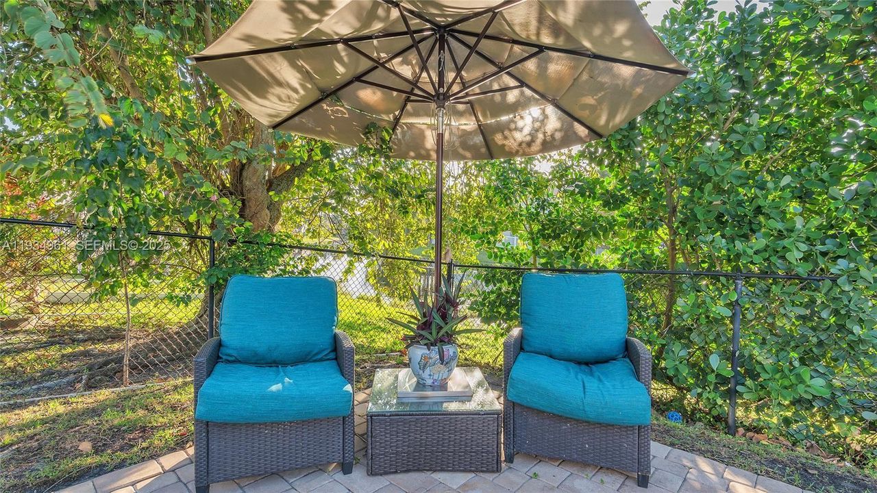 待售: $700,000 (3 贝兹, 2 浴室, 1842 平方英尺)