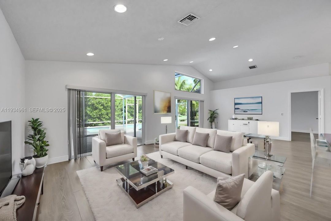 待售: $700,000 (3 贝兹, 2 浴室, 1842 平方英尺)