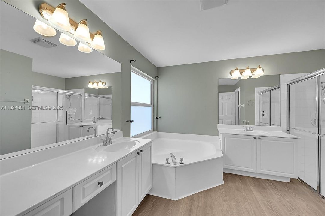 待售: $700,000 (3 贝兹, 2 浴室, 1842 平方英尺)