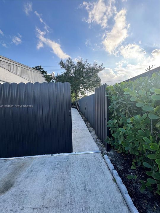 出租: $1,750 (1 贝兹, 1 浴室, 1613 平方英尺)