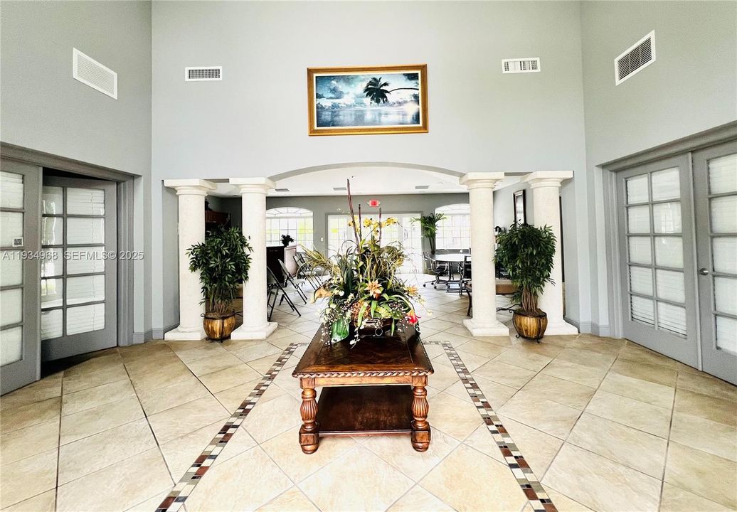 For Rent: $1,650 (2 beds, 2 baths, 895 Square Feet)