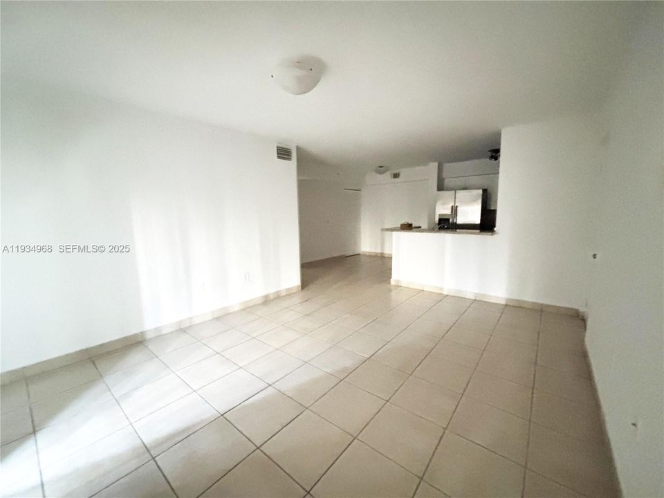 For Rent: $1,650 (2 beds, 2 baths, 895 Square Feet)