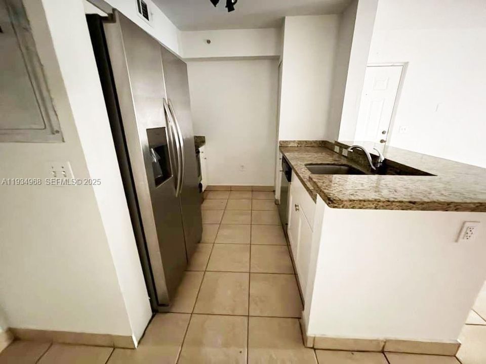 For Rent: $1,650 (2 beds, 2 baths, 895 Square Feet)