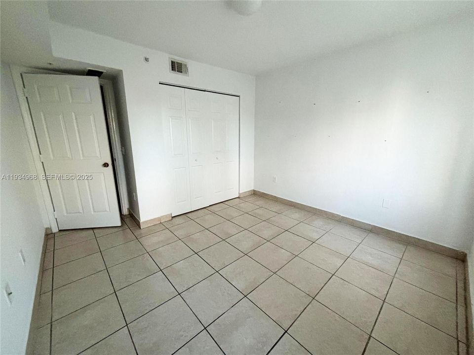 For Rent: $1,650 (2 beds, 2 baths, 895 Square Feet)