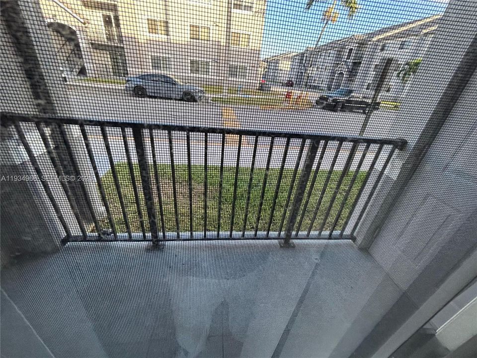 For Rent: $1,650 (2 beds, 2 baths, 895 Square Feet)