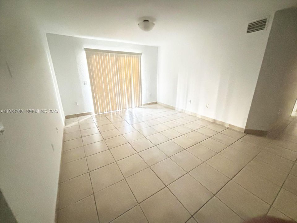 For Rent: $1,650 (2 beds, 2 baths, 895 Square Feet)