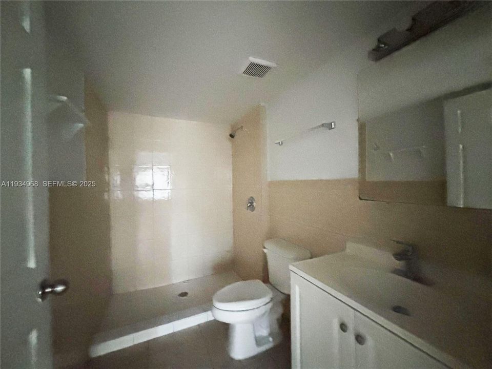 For Rent: $1,650 (2 beds, 2 baths, 895 Square Feet)