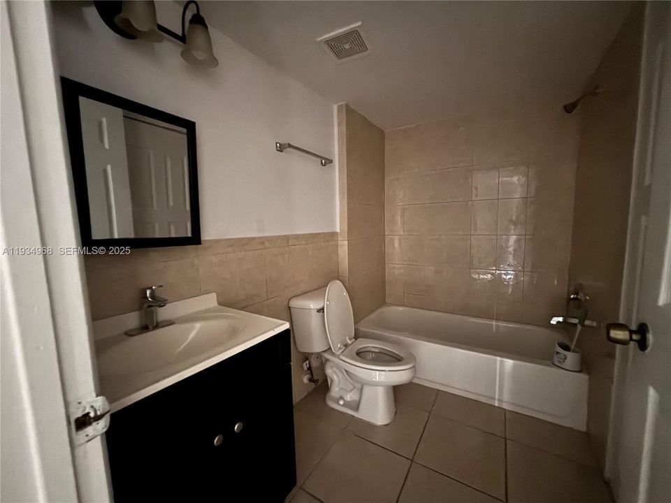 For Rent: $1,650 (2 beds, 2 baths, 895 Square Feet)