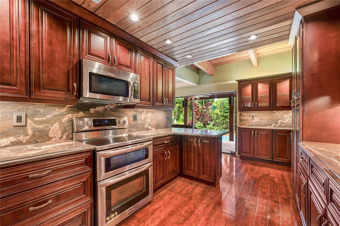 For Sale: $1,375,000 (3 beds, 2 baths, 2164 Square Feet)