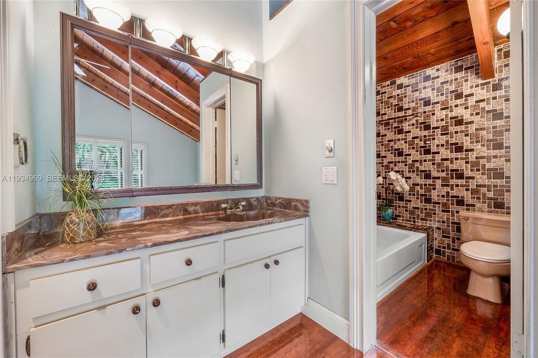 For Sale: $1,375,000 (3 beds, 2 baths, 2164 Square Feet)