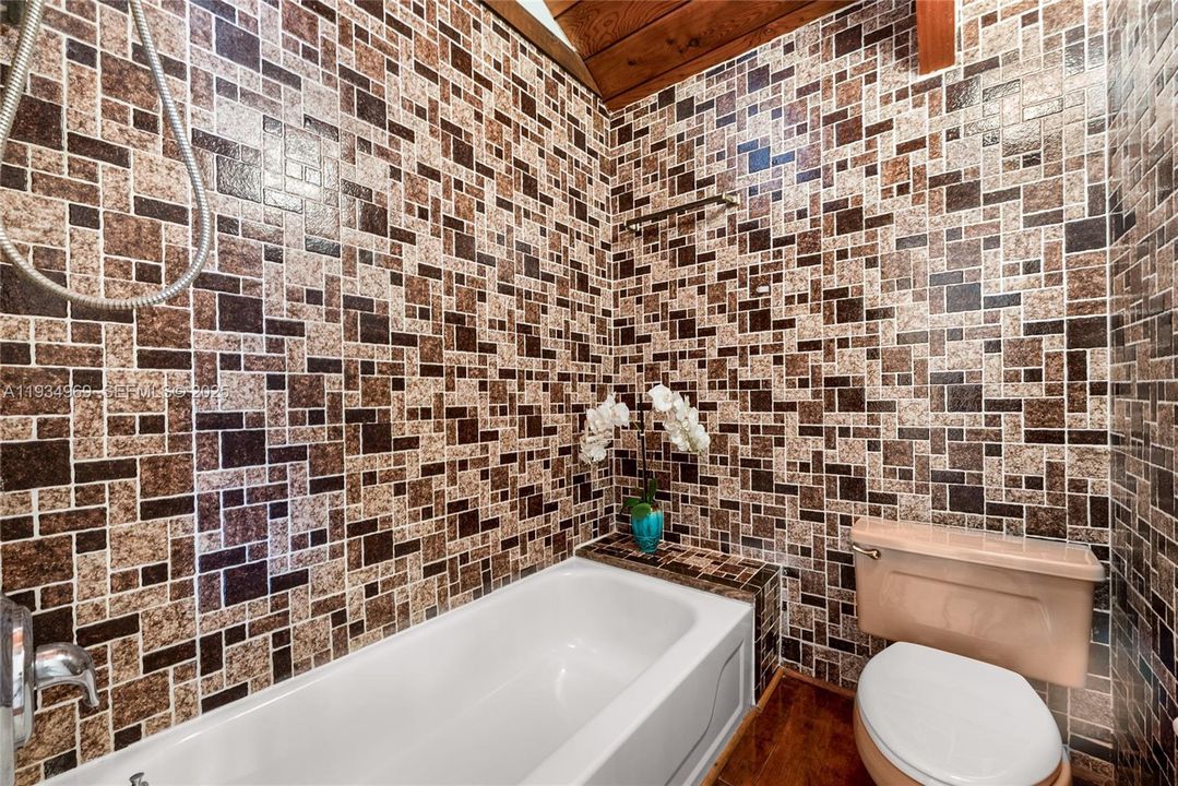 For Sale: $1,375,000 (3 beds, 2 baths, 2164 Square Feet)