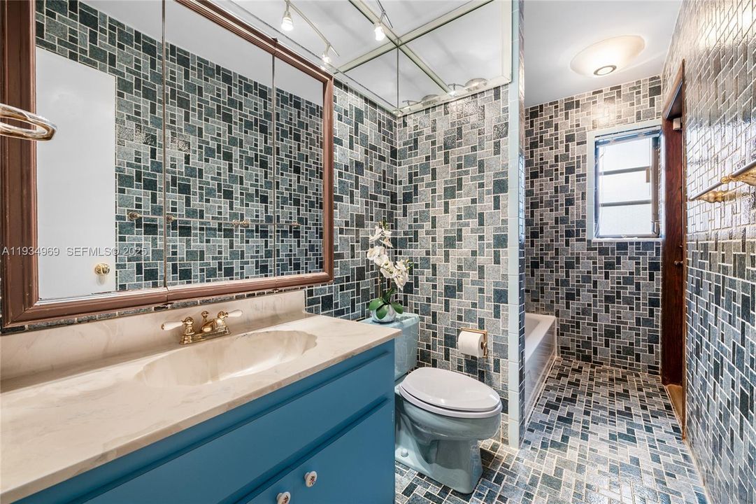 For Sale: $1,375,000 (3 beds, 2 baths, 2164 Square Feet)